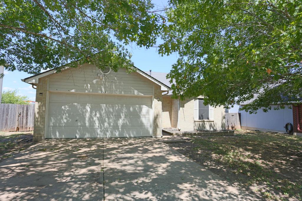 215 Estate Dr Property Photo 1