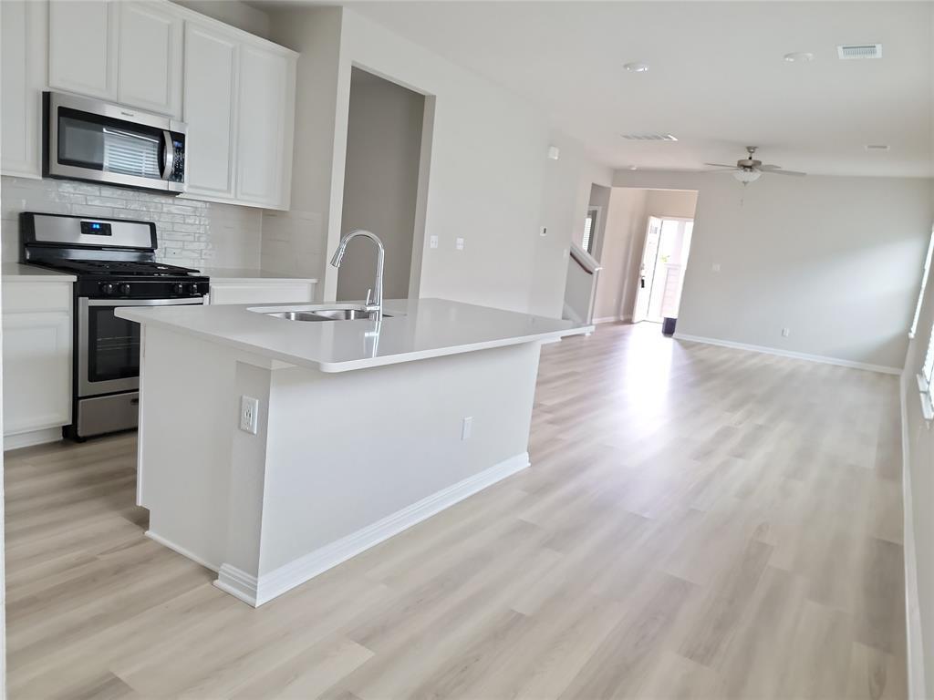908 Main St Property Photo 3