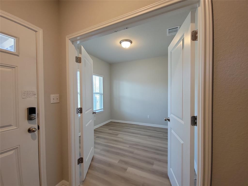 908 Main St Property Photo 10
