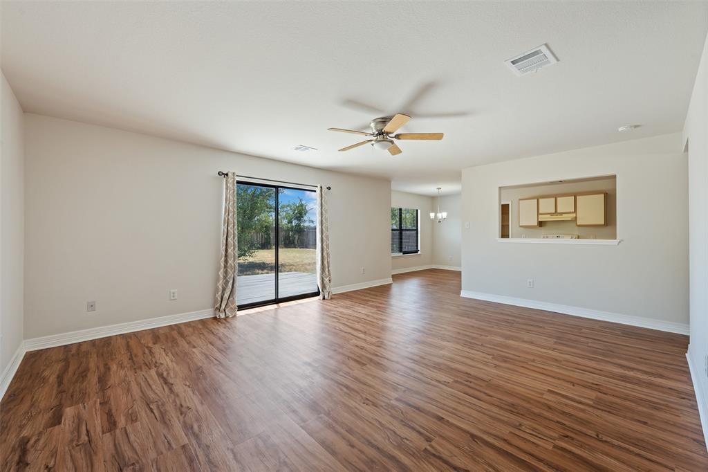 1814 Grassland Dr Property Photo 9