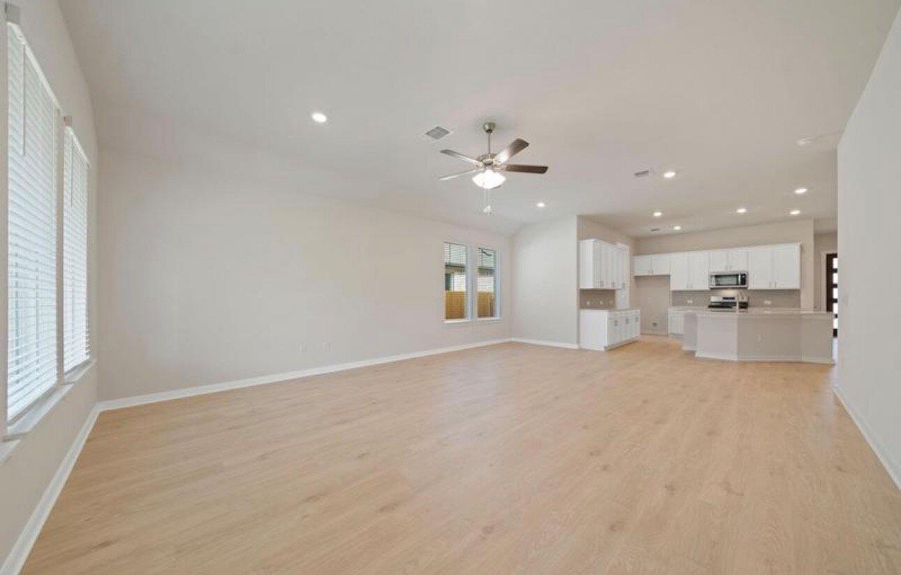 409 Deerpath St Property Photo 8