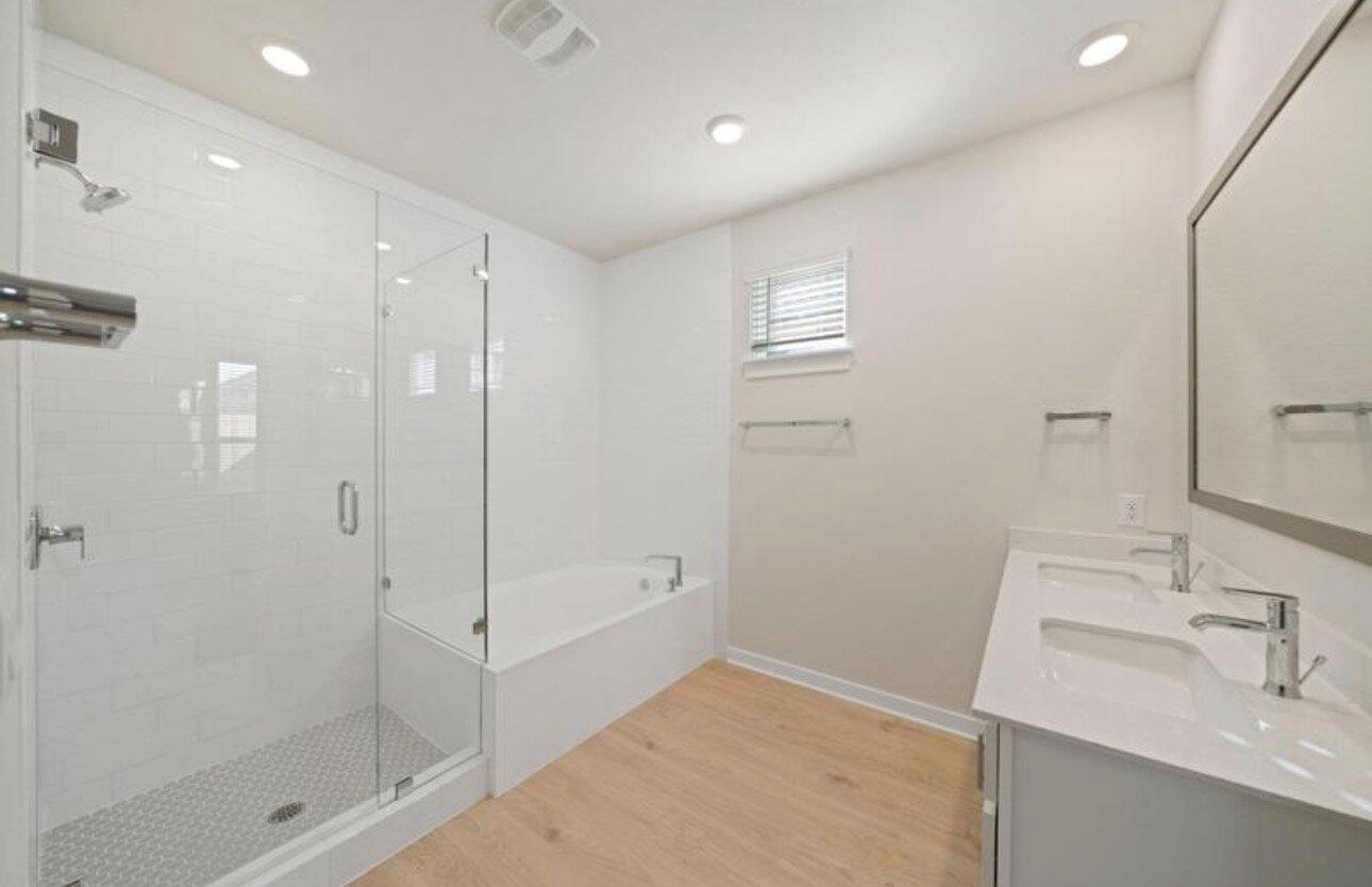 409 Deerpath St Property Photo 13