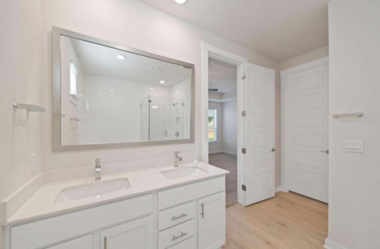 409 Deerpath St Property Photo 14