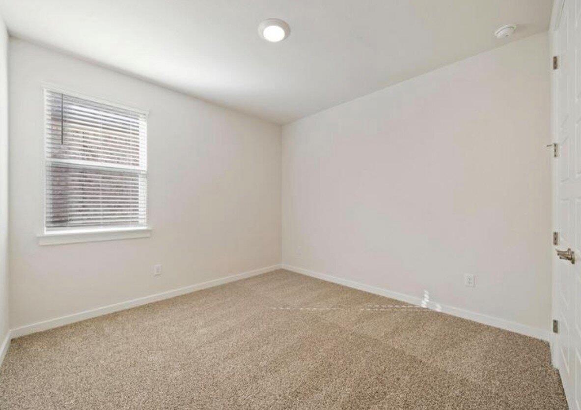 409 Deerpath St Property Photo 18