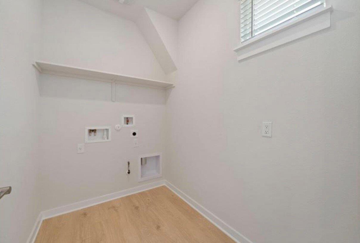 409 Deerpath St Property Photo 21
