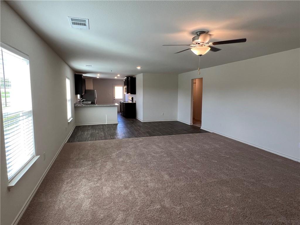 364 Crescent Park Dr Property Photo 6