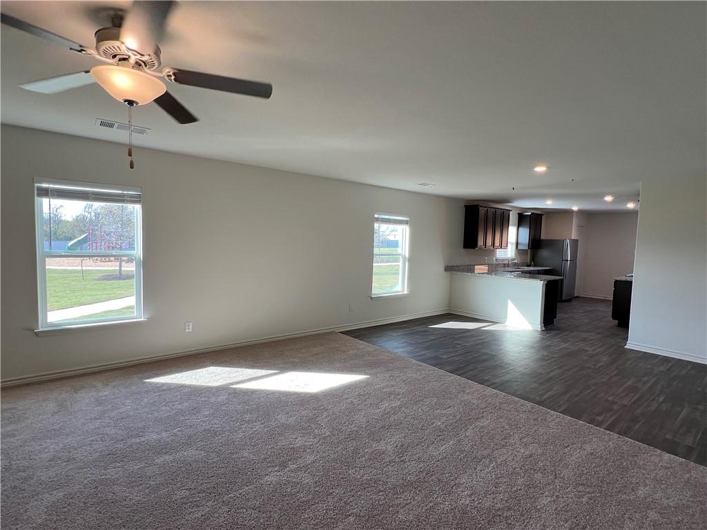 364 Crescent Park Dr Property Photo 7