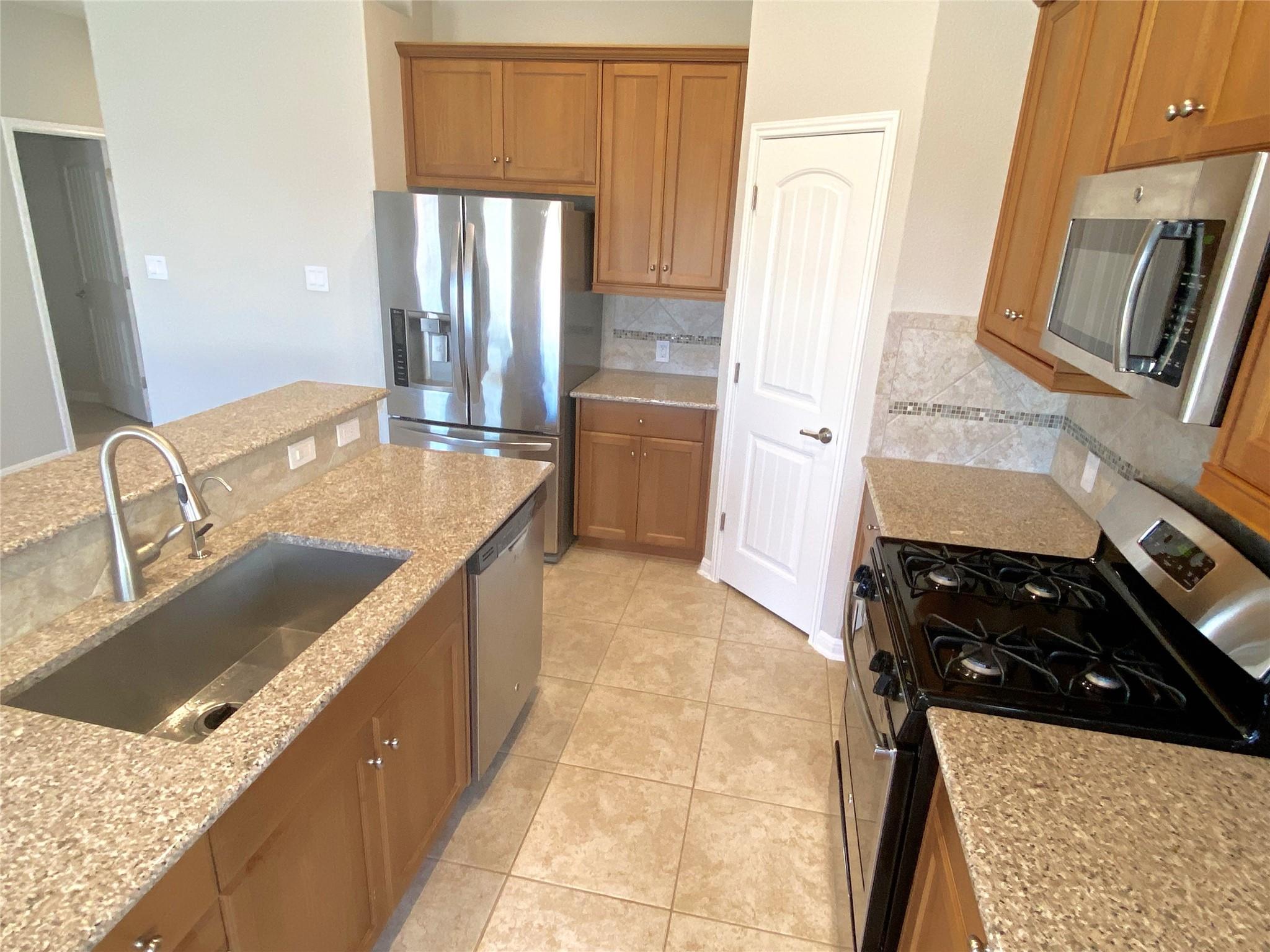7404 Longford Trl Property Photo 4