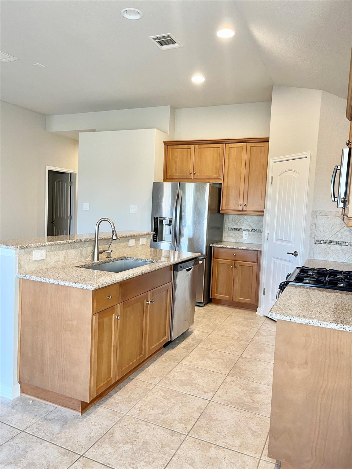 7404 Longford Trl Property Photo 6