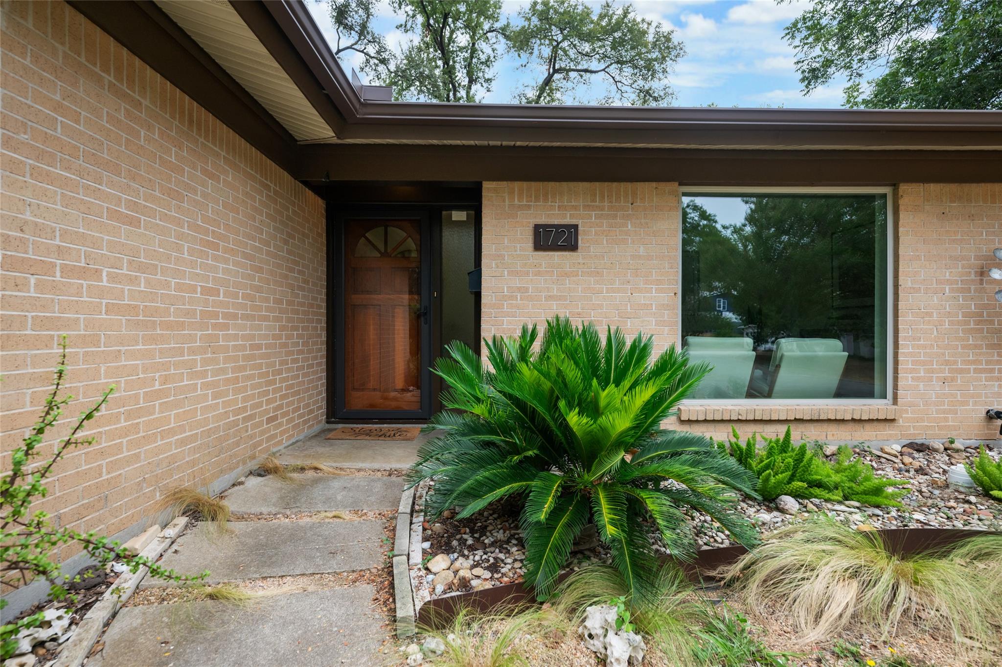1721 Deerfield Dr Property Photo 3