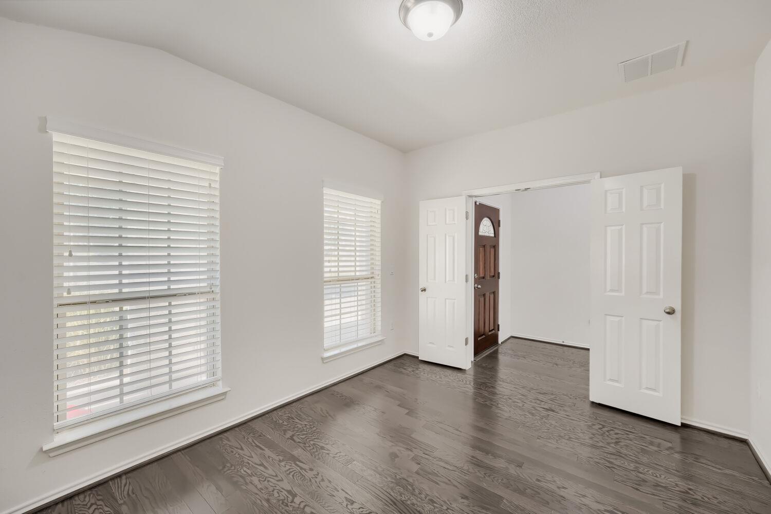 12112 Arran St Property Photo 3