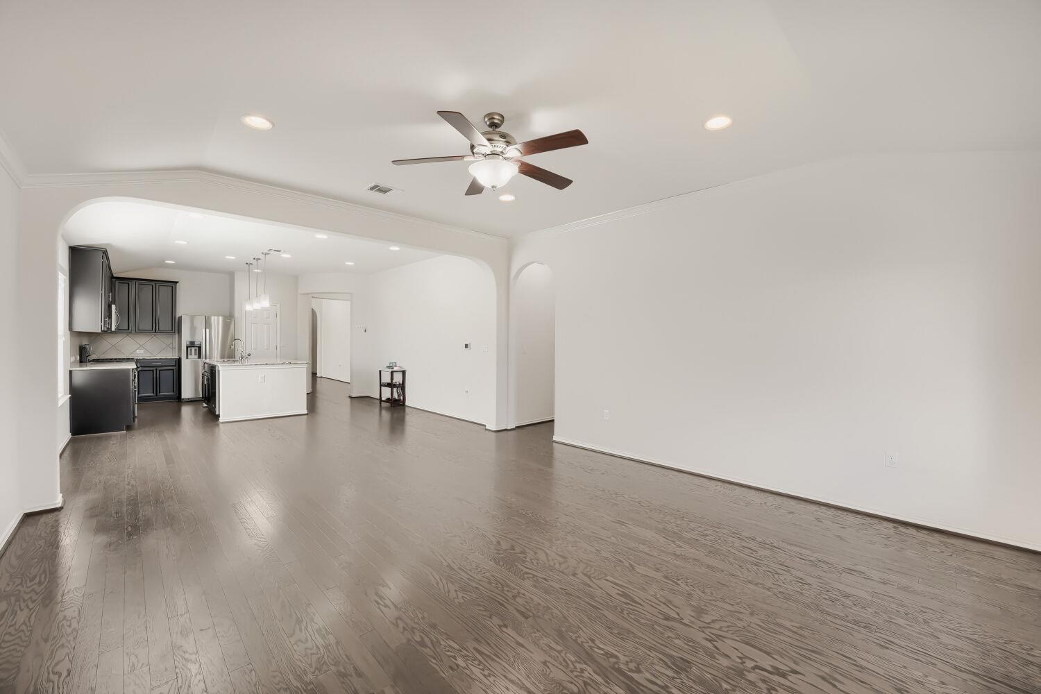 12112 Arran St Property Photo 6