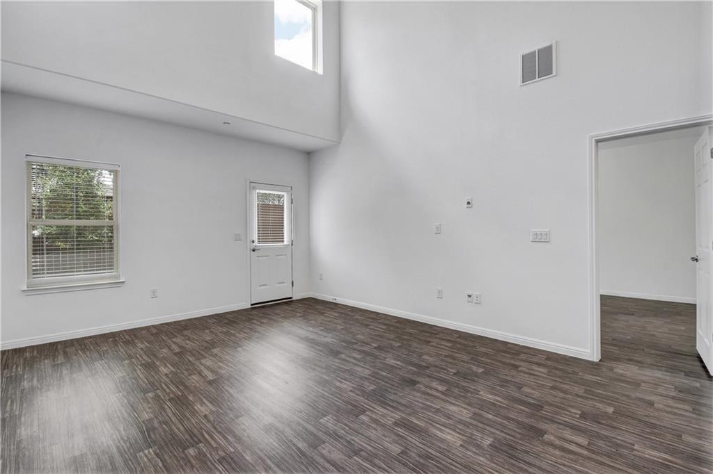 12912 Leatherback Ln Property Photo 6