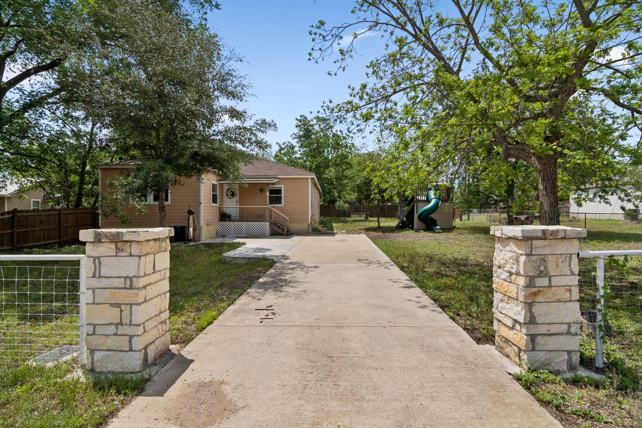 810 Lamar St Property Photo 1
