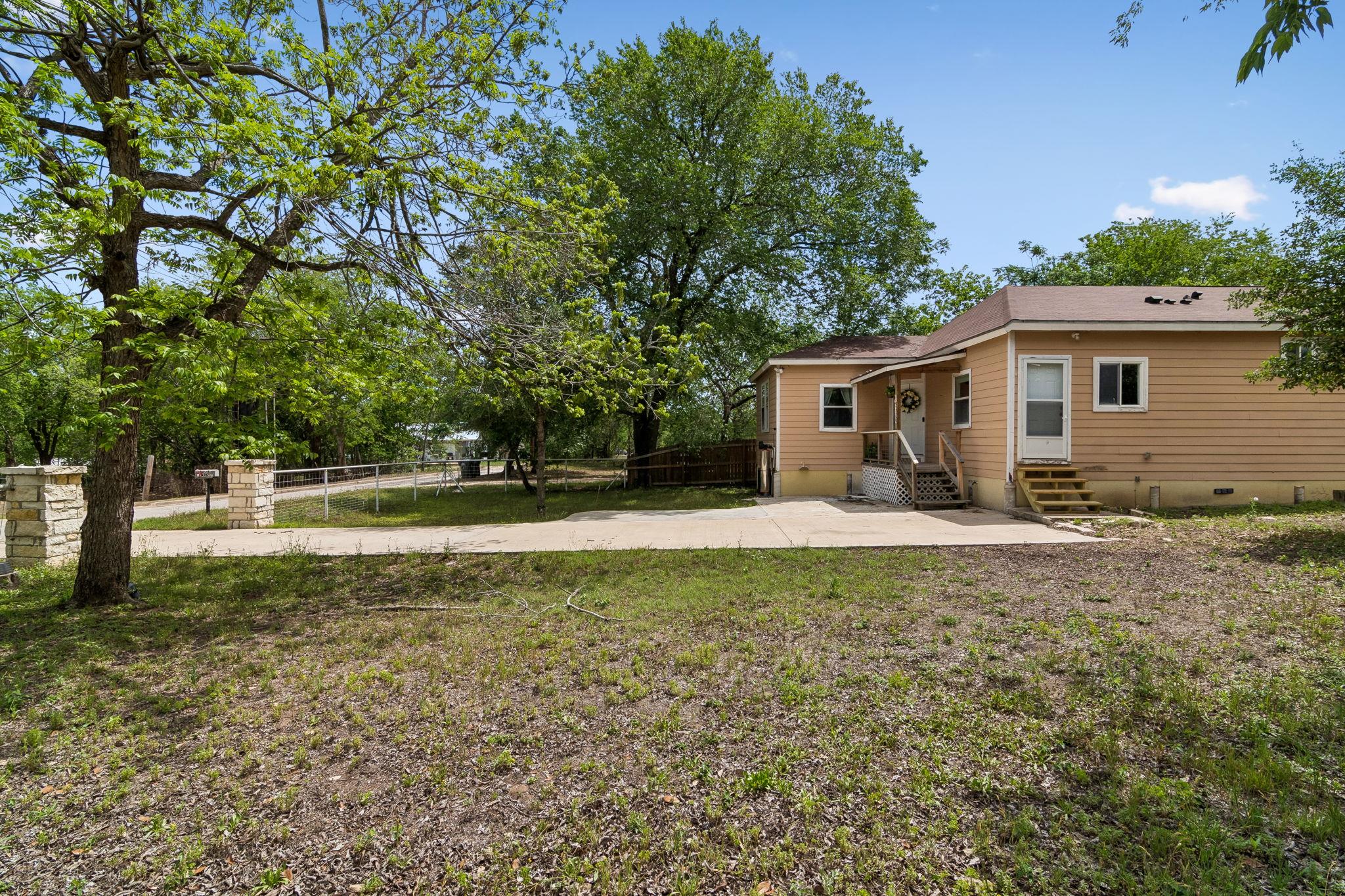 810 Lamar St Property Photo 2