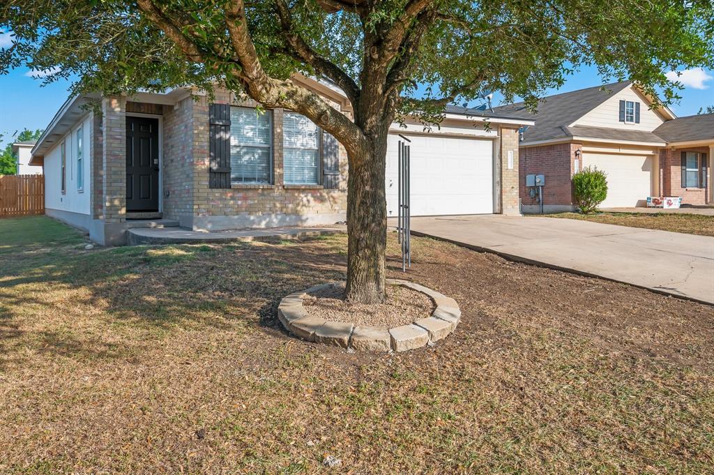 102 Loryn DR Property Photo 1