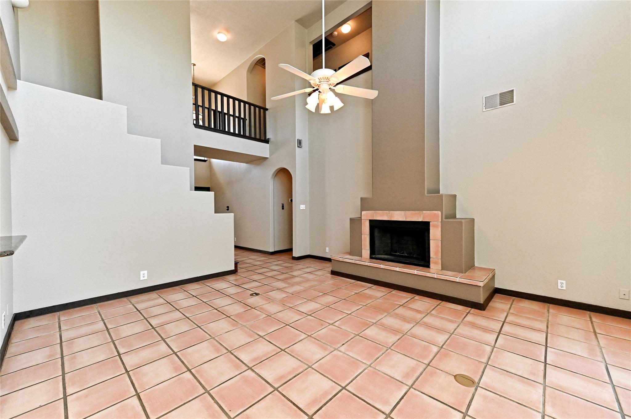 409 Golf Crest Ln Property Photo 5