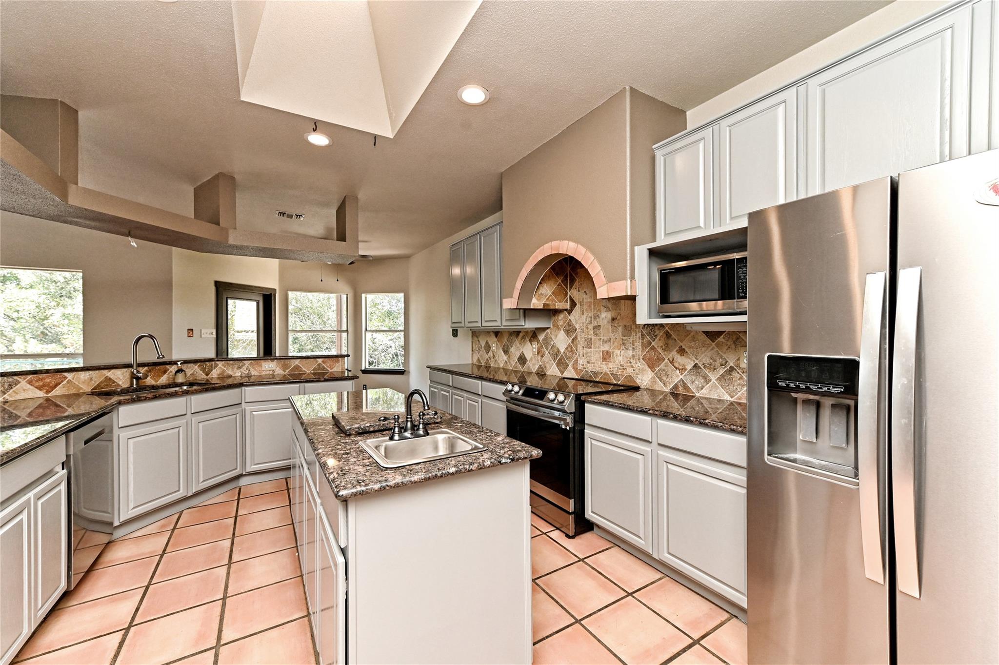 409 Golf Crest Ln Property Photo 10
