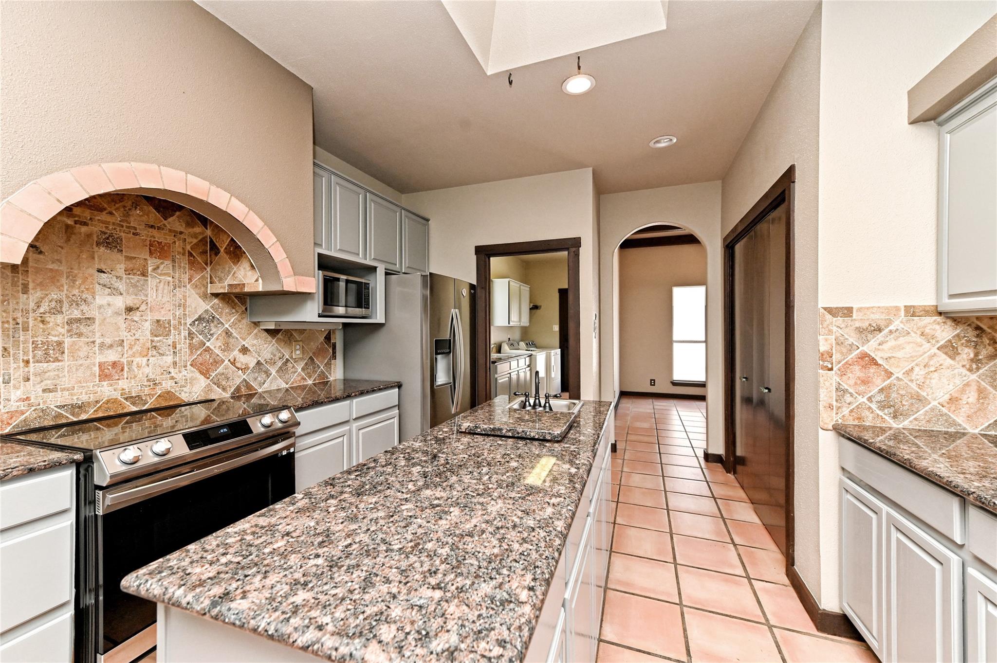 409 Golf Crest Ln Property Photo 12