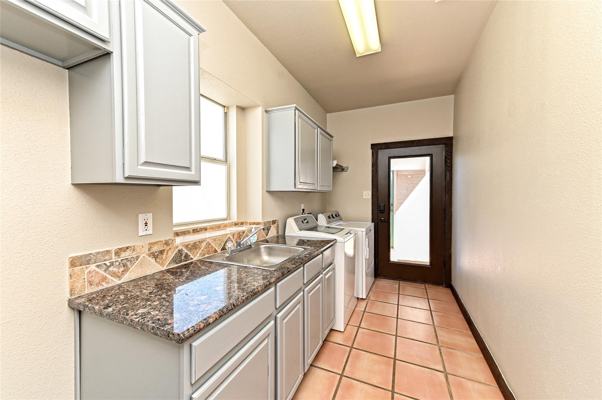 409 Golf Crest Ln Property Photo 14