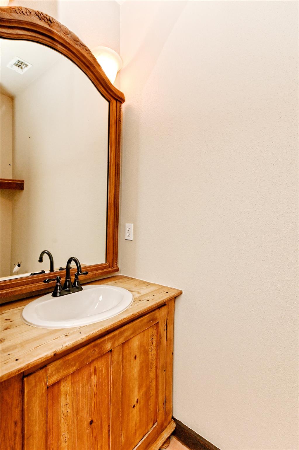 409 Golf Crest Ln Property Photo 15