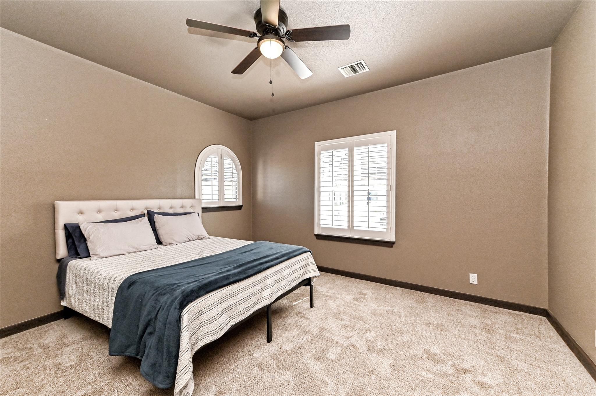 409 Golf Crest Ln Property Photo 22