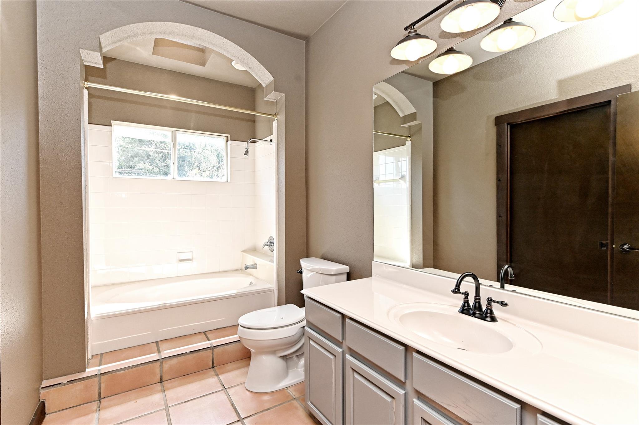 409 Golf Crest Ln Property Photo 24