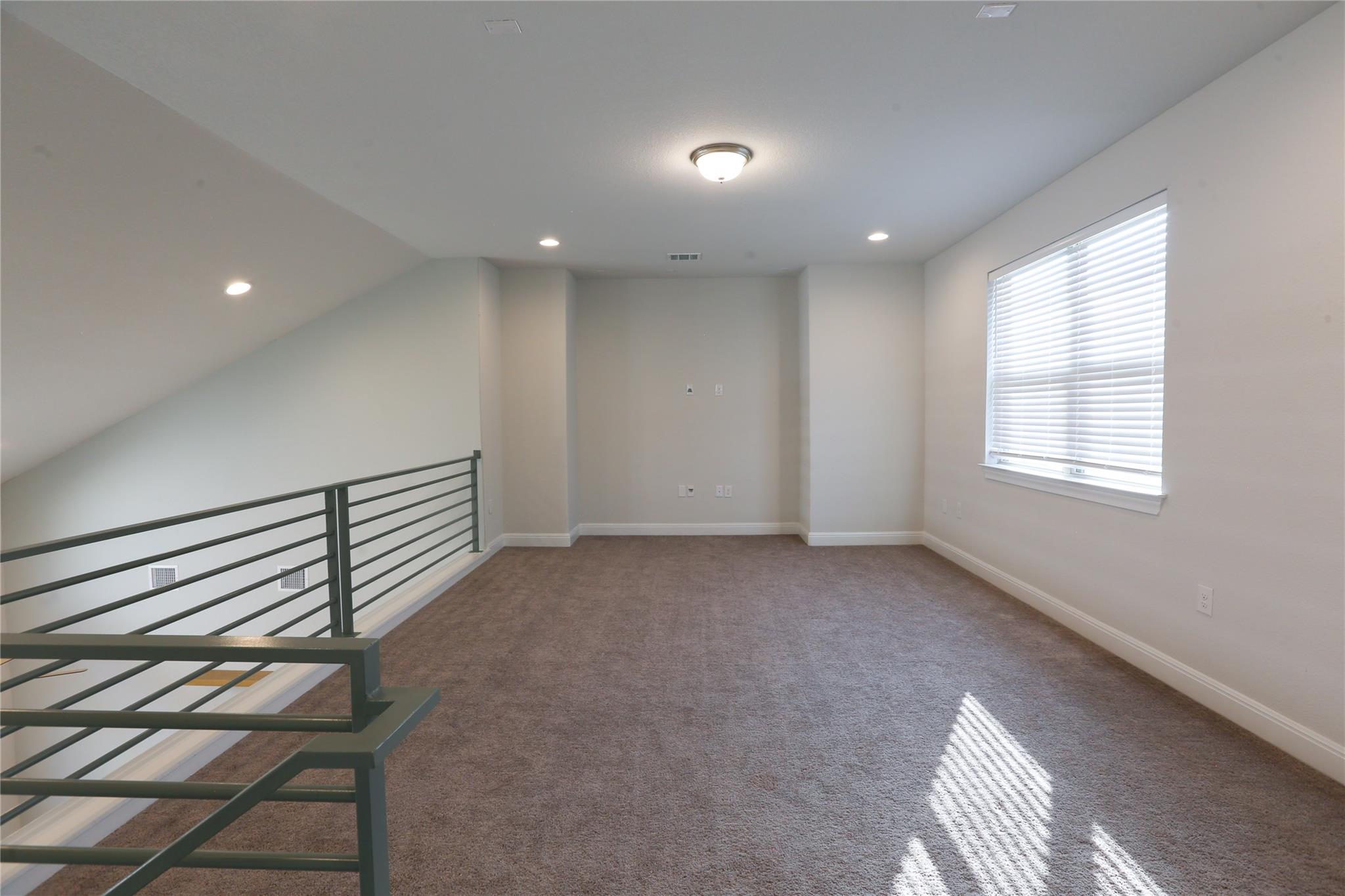 432 E Arrowhead Vine St Property Photo 8