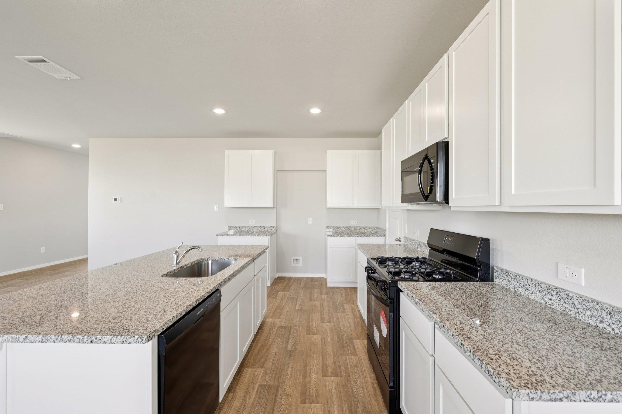 312 Jade St Property Photo 8