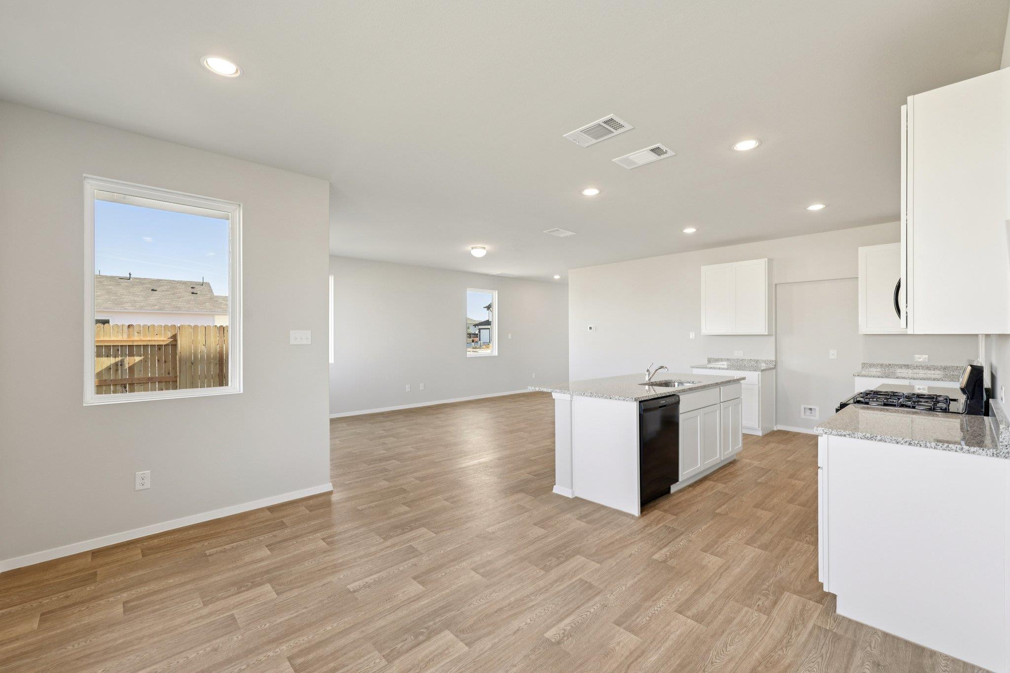 312 Jade St Property Photo 10