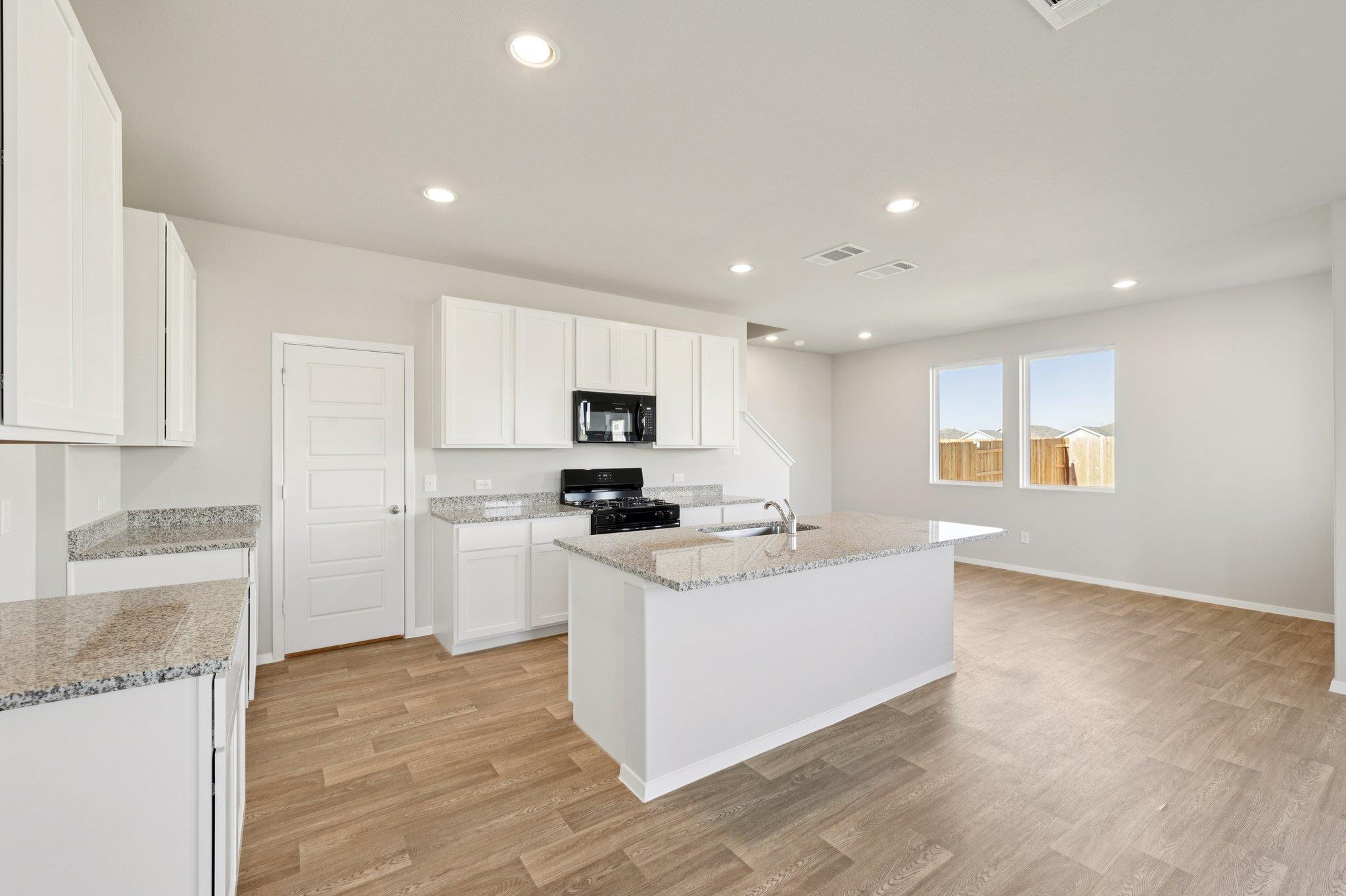 312 Jade St Property Photo 11