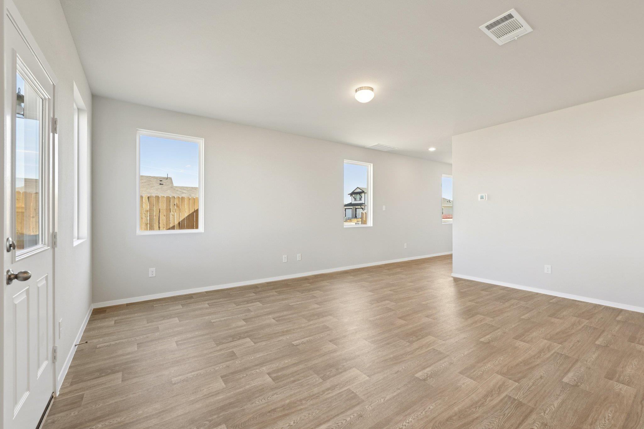 312 Jade St Property Photo 14