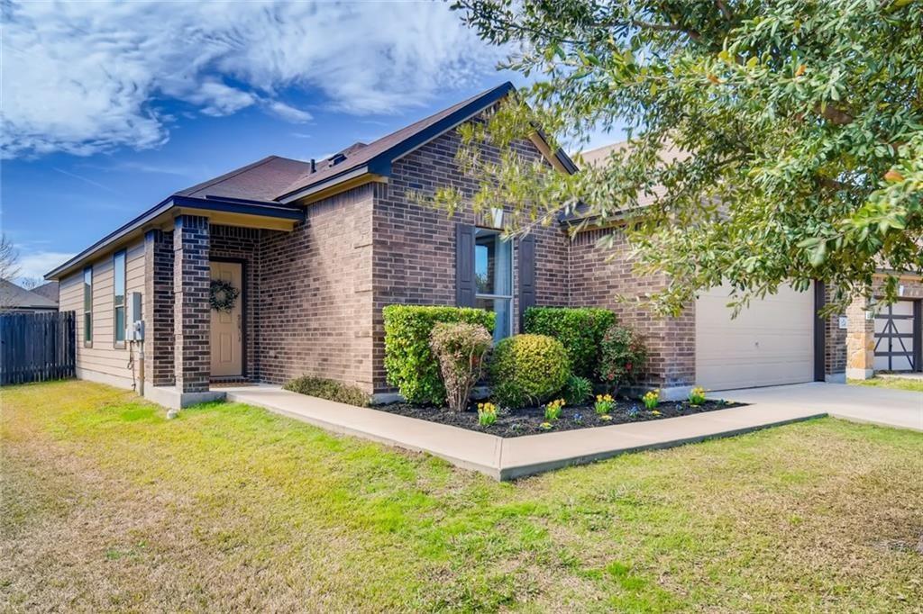 2240 Mccombs St Property Photo 2