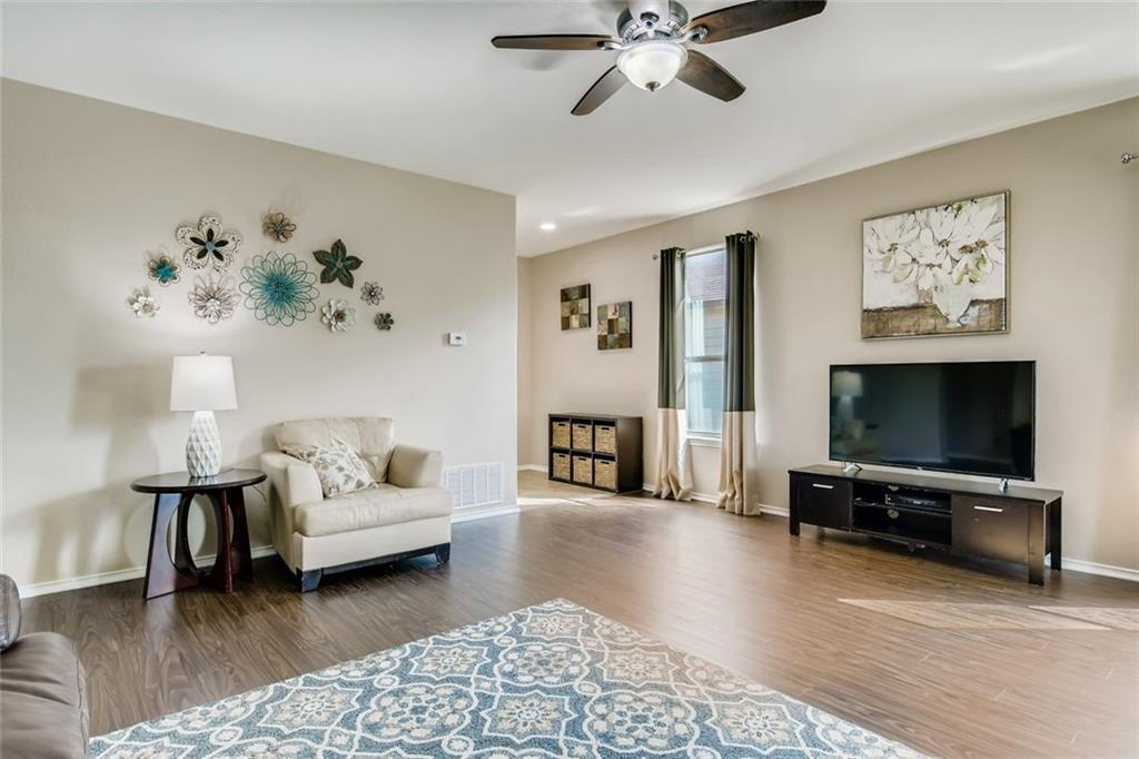 2240 Mccombs St Property Photo 4