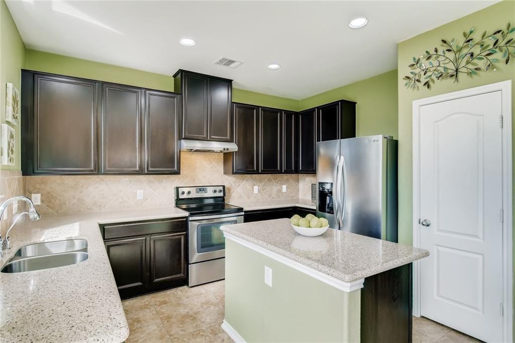 2240 Mccombs St Property Photo 10