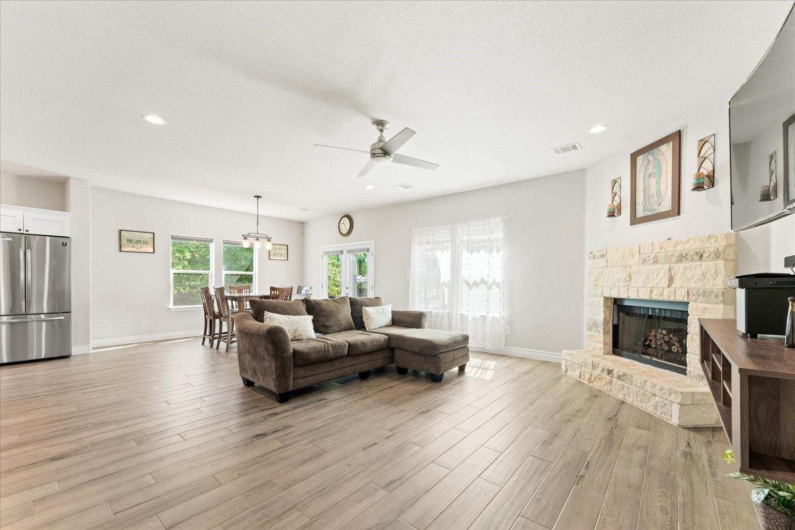 113 Tonkawa Ln Property Photo 6