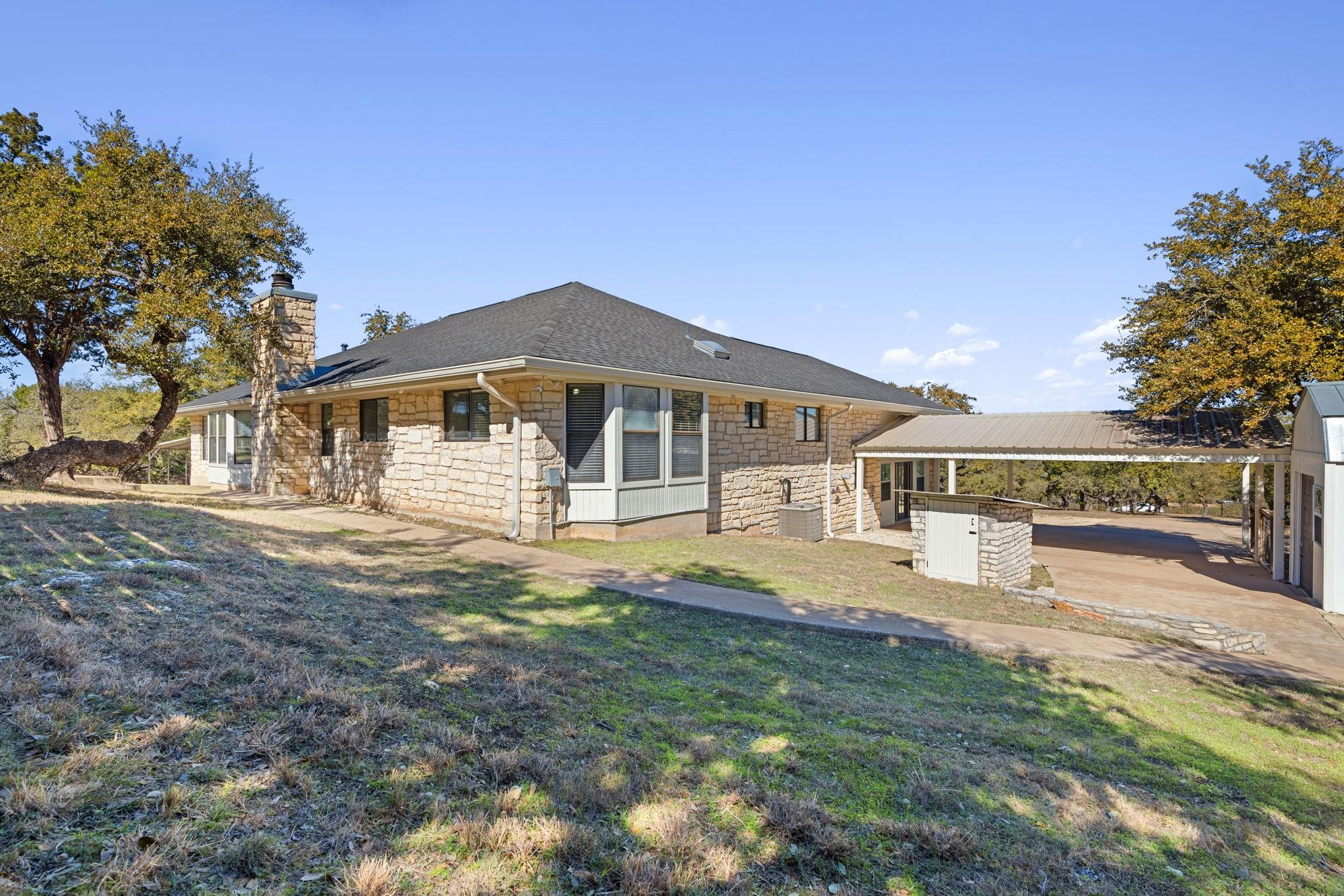 1043 Windmill Rd Property Photo 32
