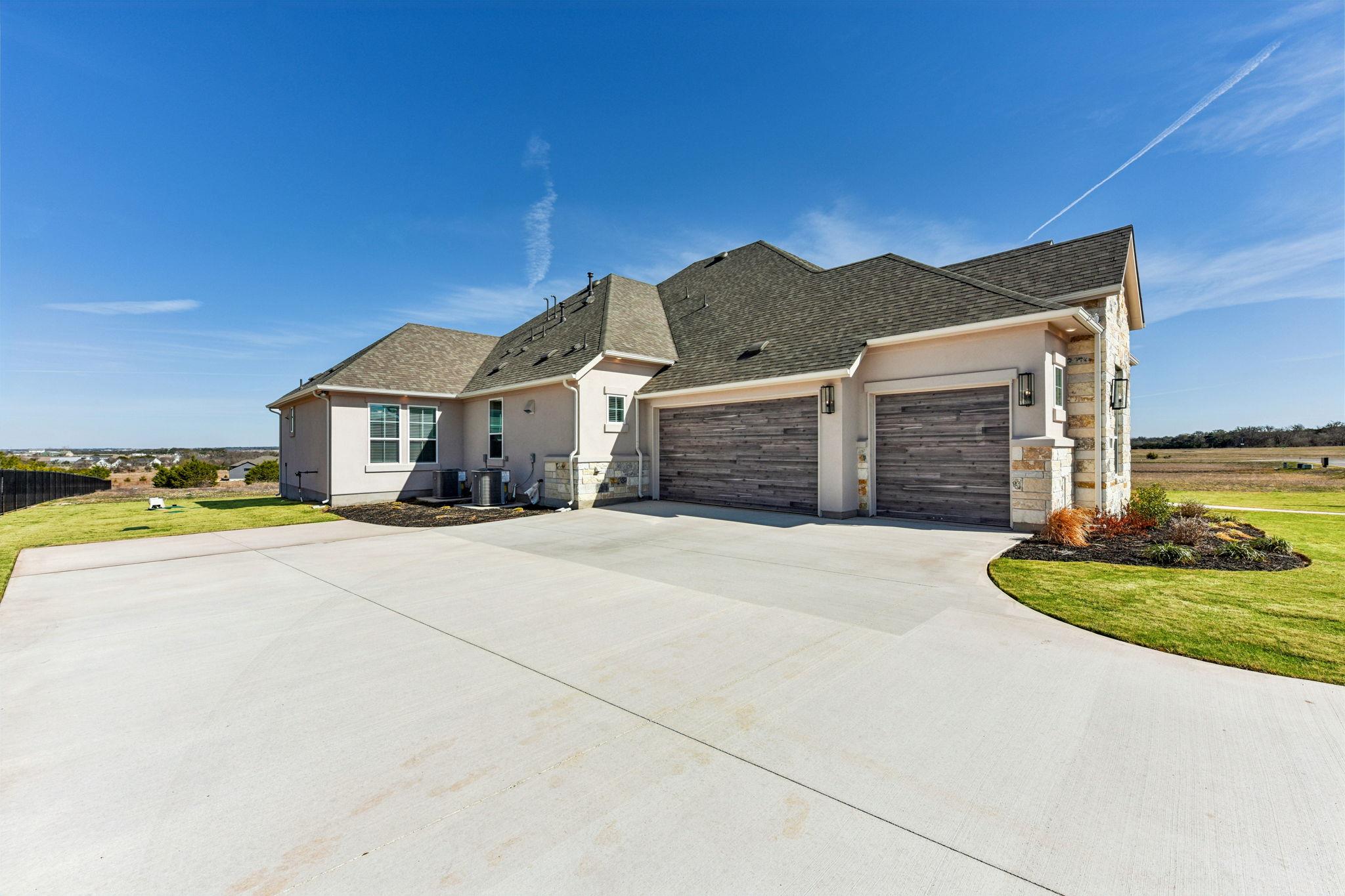 1001 Doelling Dr Property Photo 3