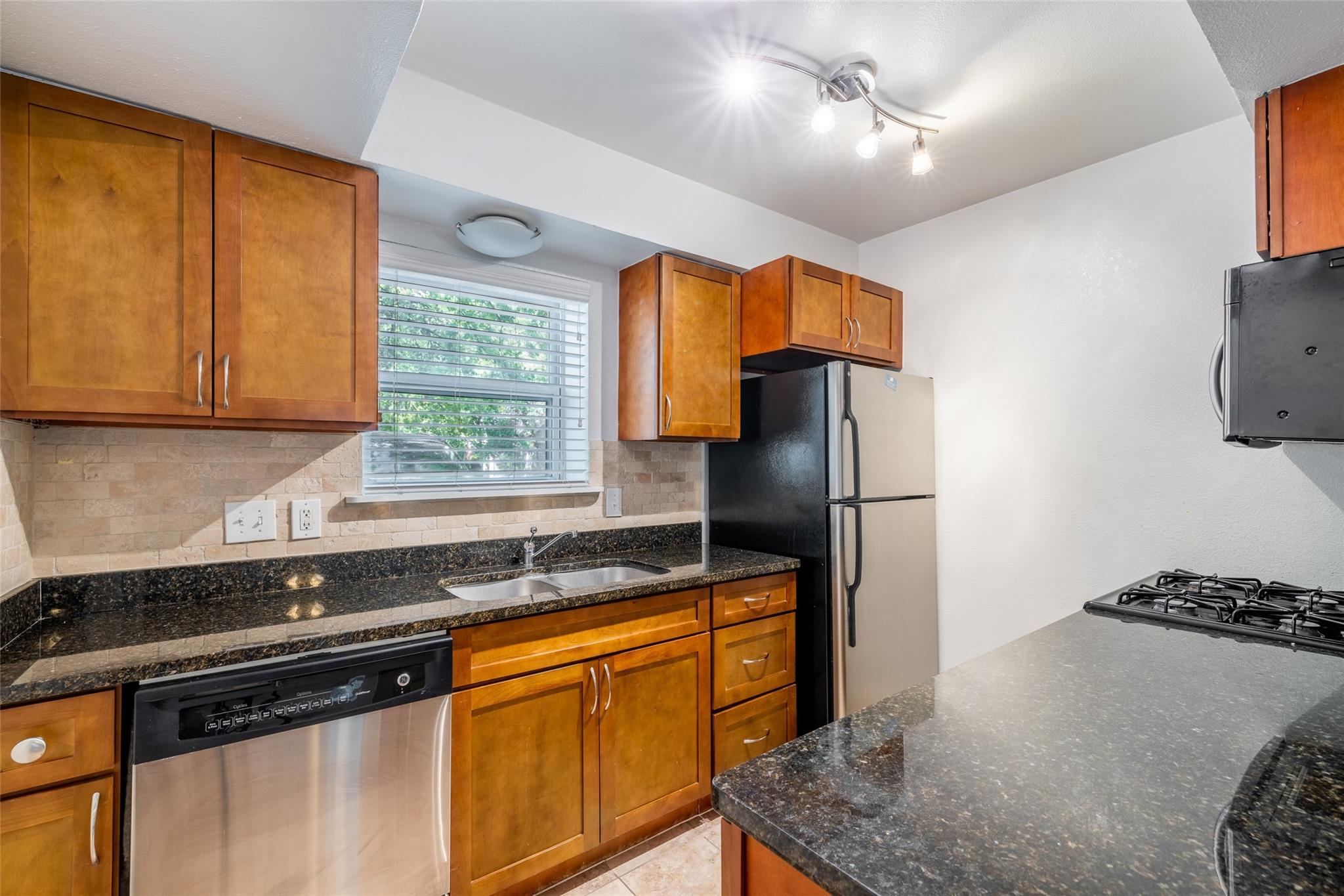 2020 S Congress Ave 2109 Property Photo 4