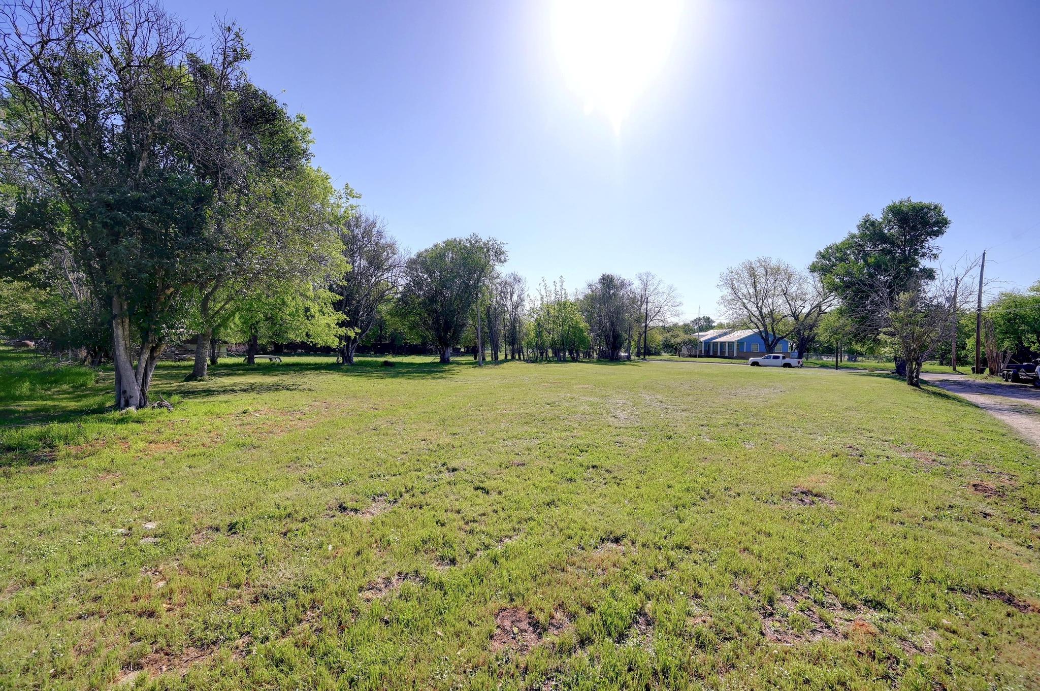 724 Valley St Property Photo 4