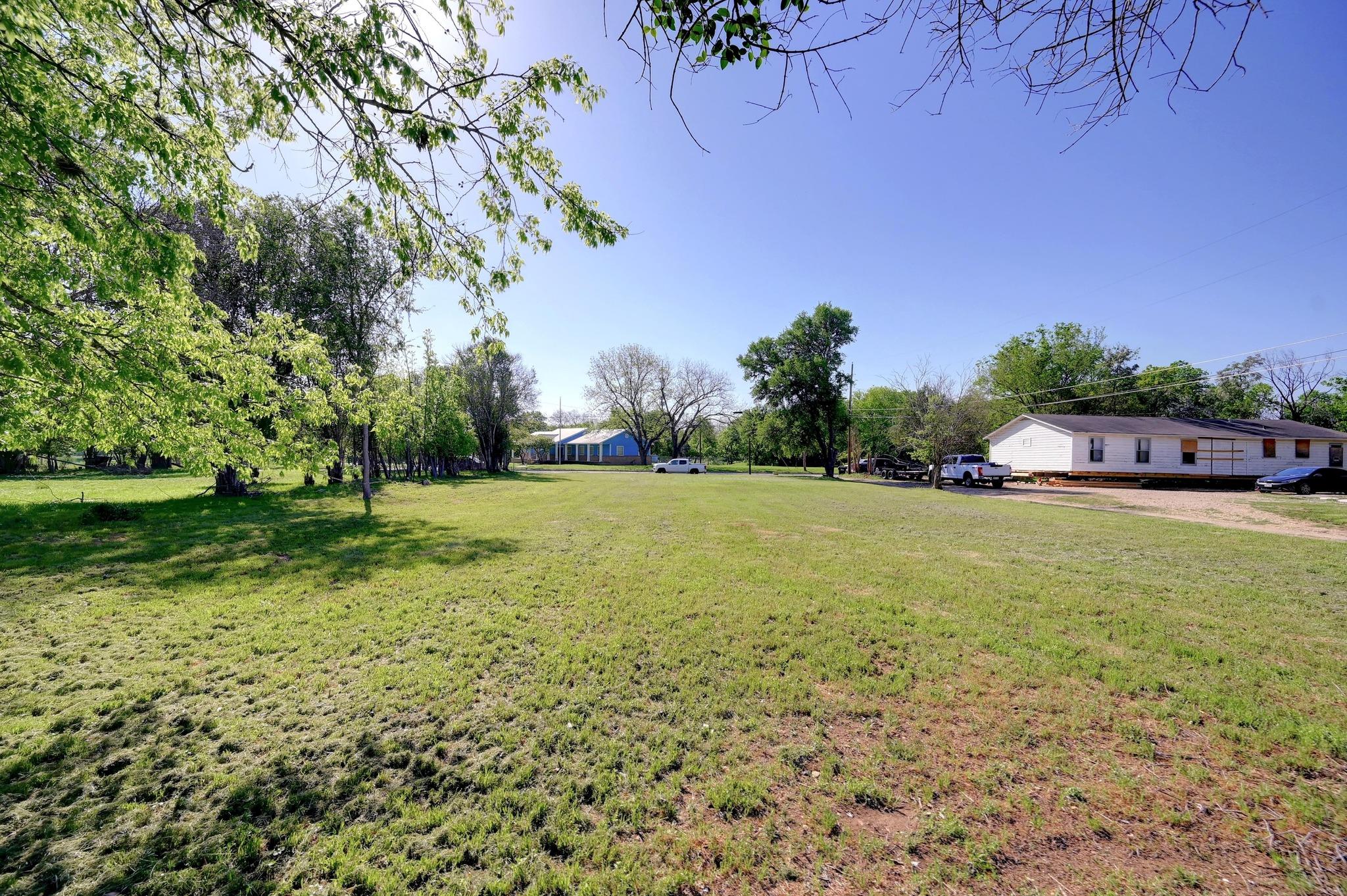 724 Valley St Property Photo 6