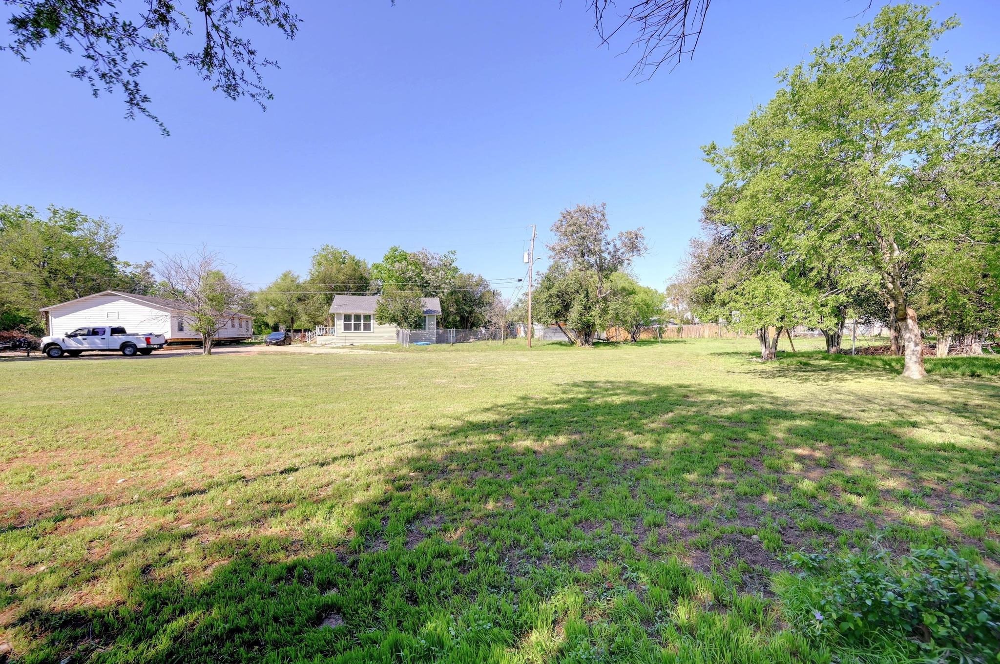 724 Valley St Property Photo 8