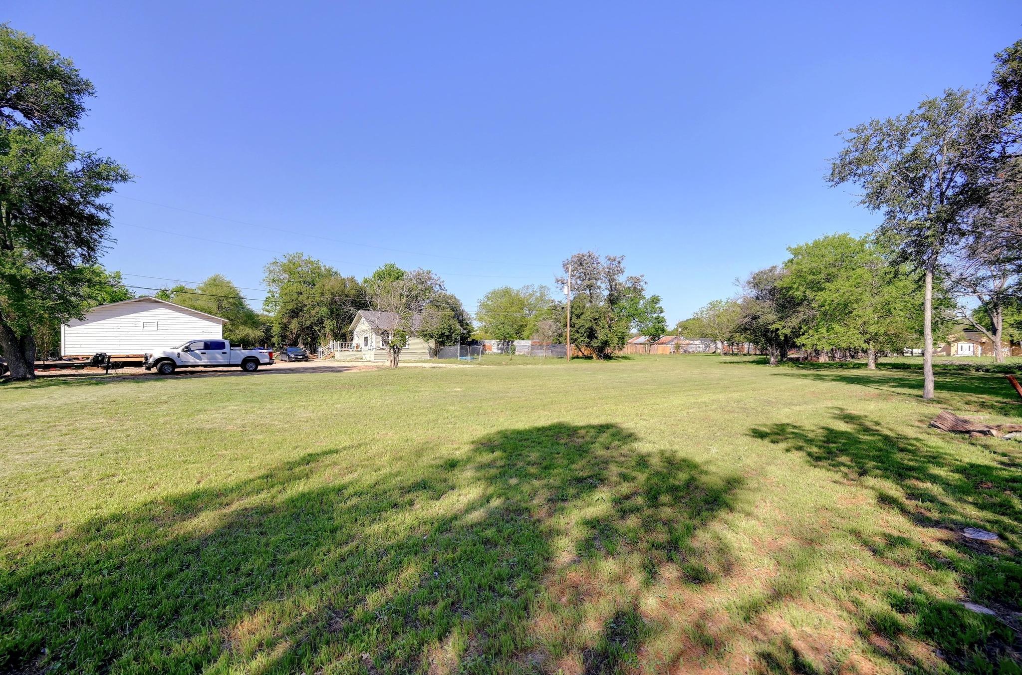 724 Valley St Property Photo 9