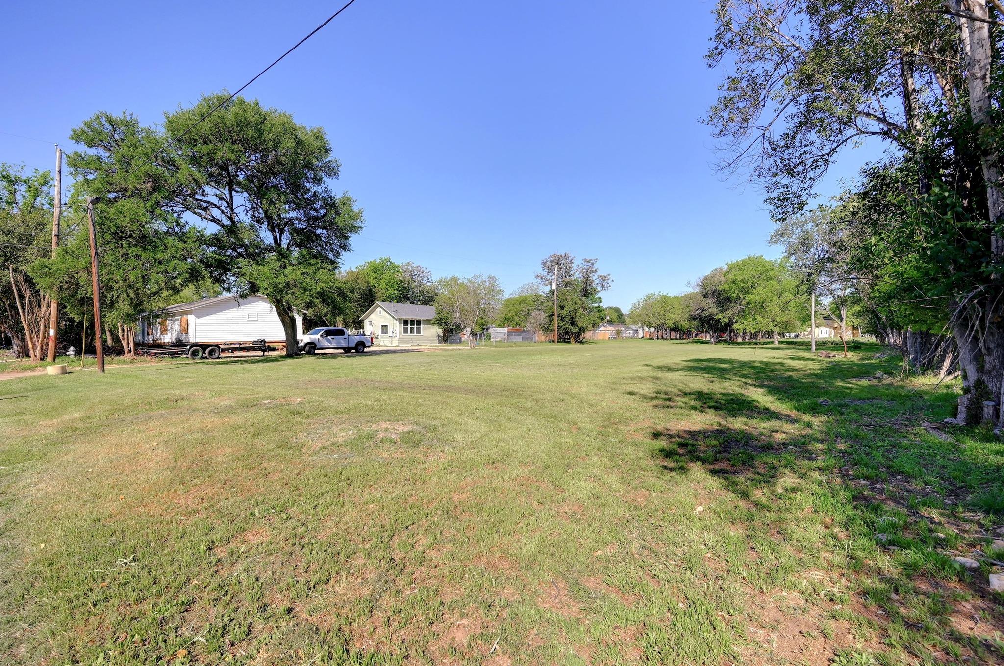 724 Valley St Property Photo 10
