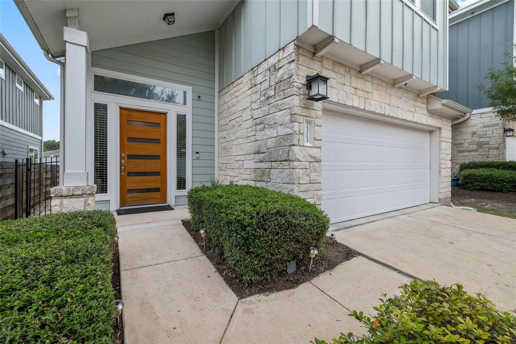 2313 Capulet St Property Photo 2