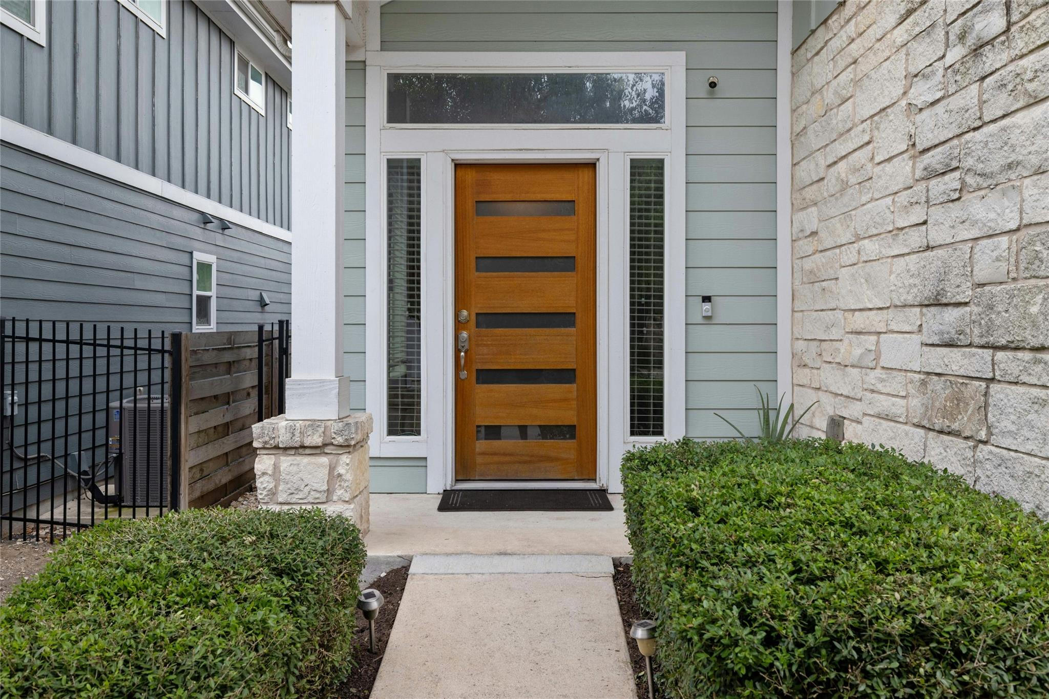2313 Capulet St Property Photo 3