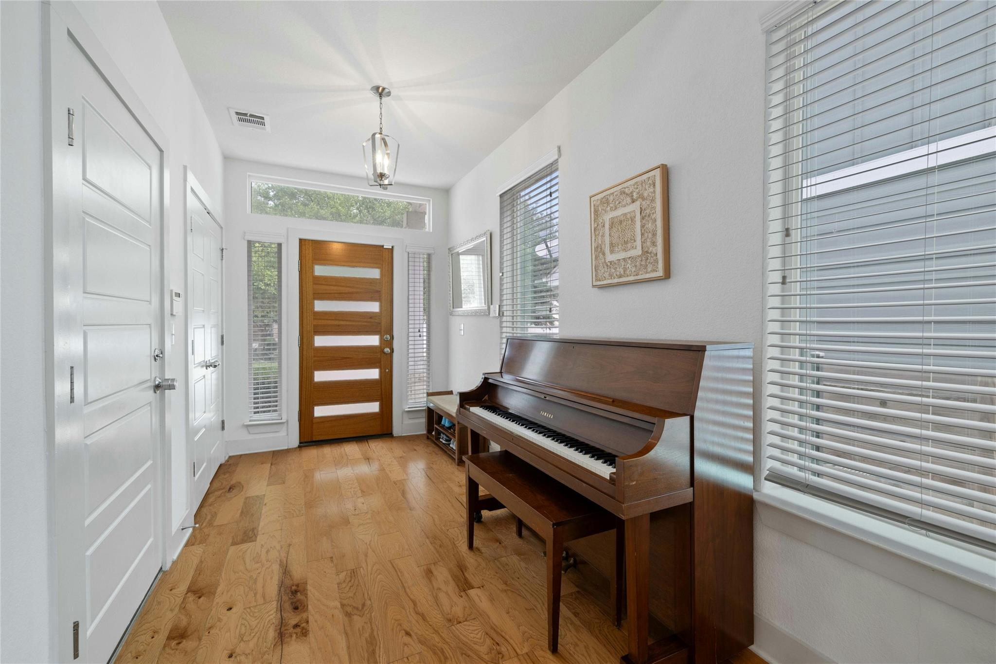 2313 Capulet St Property Photo 4
