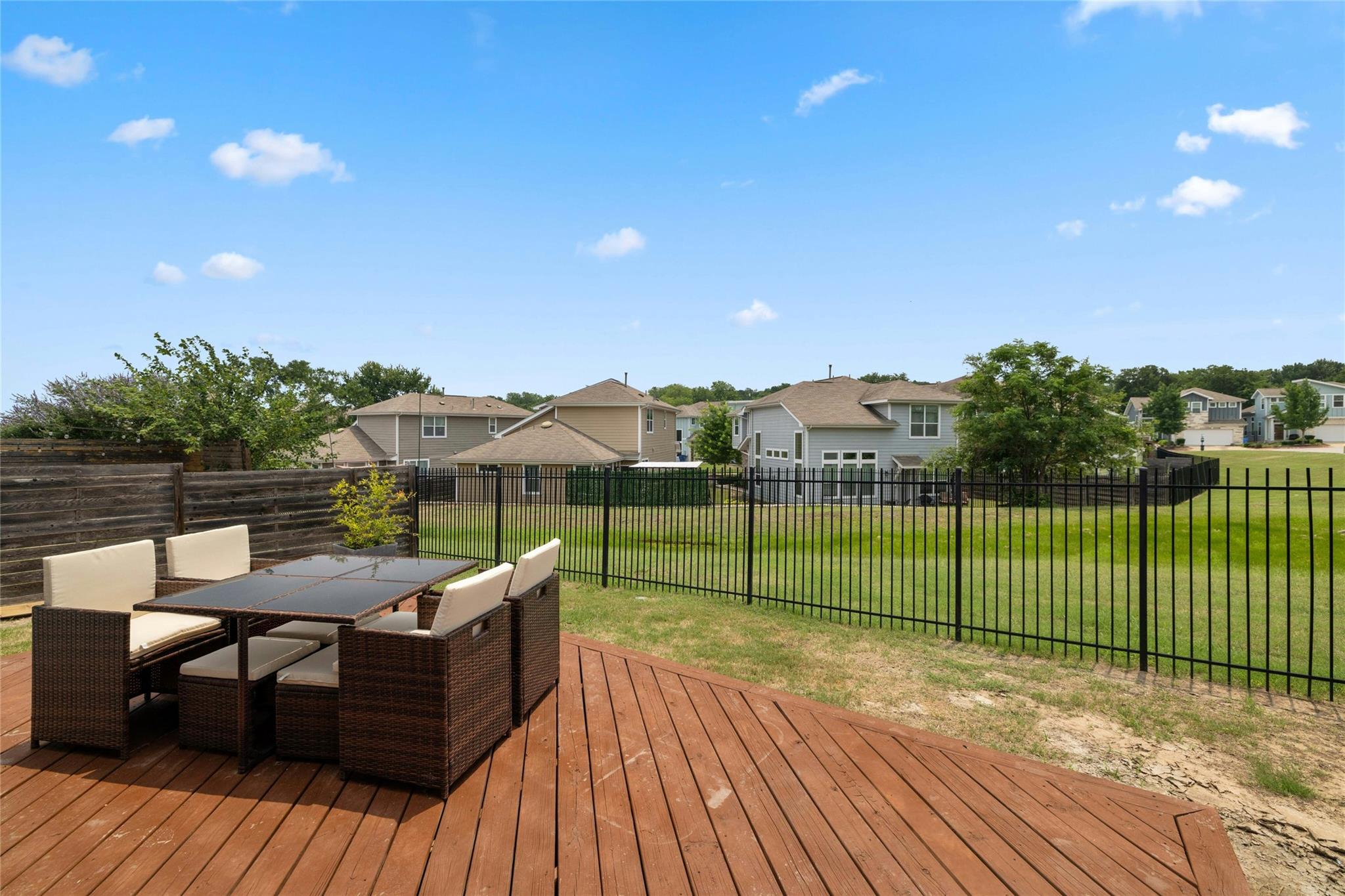 2313 Capulet St Property Photo 28