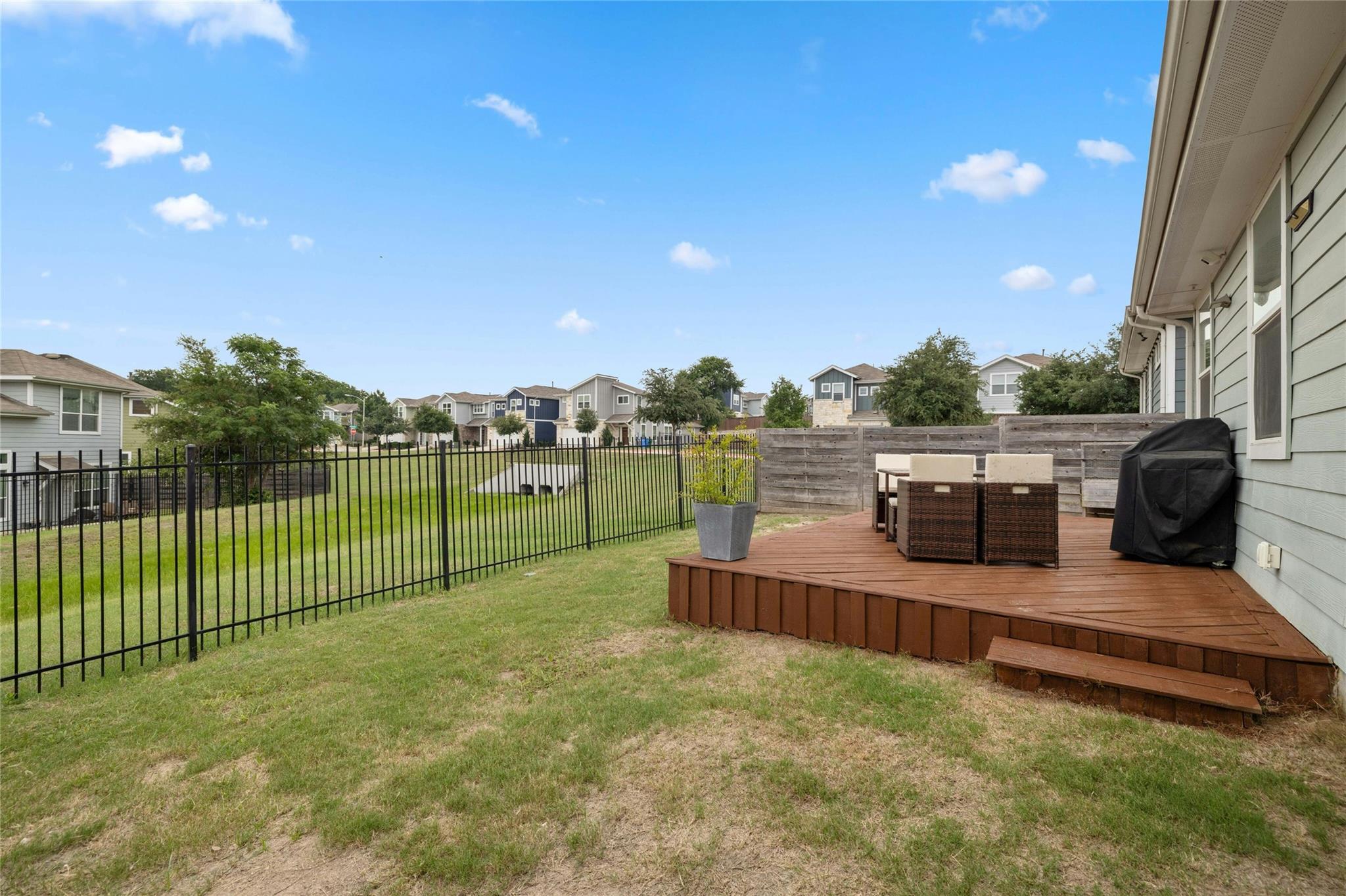 2313 Capulet St Property Photo 30