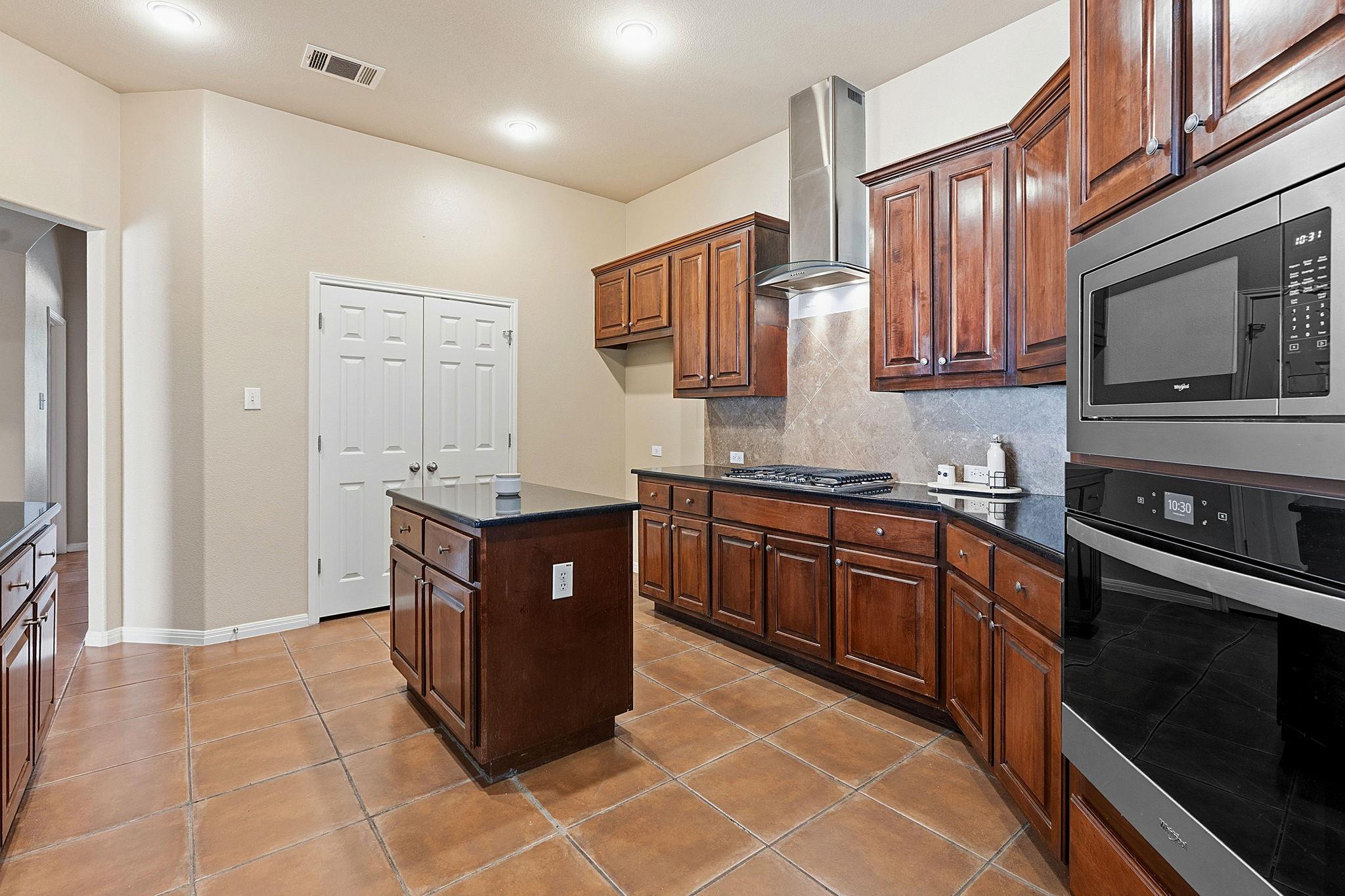 16305 Almaden Dr Property Photo 13